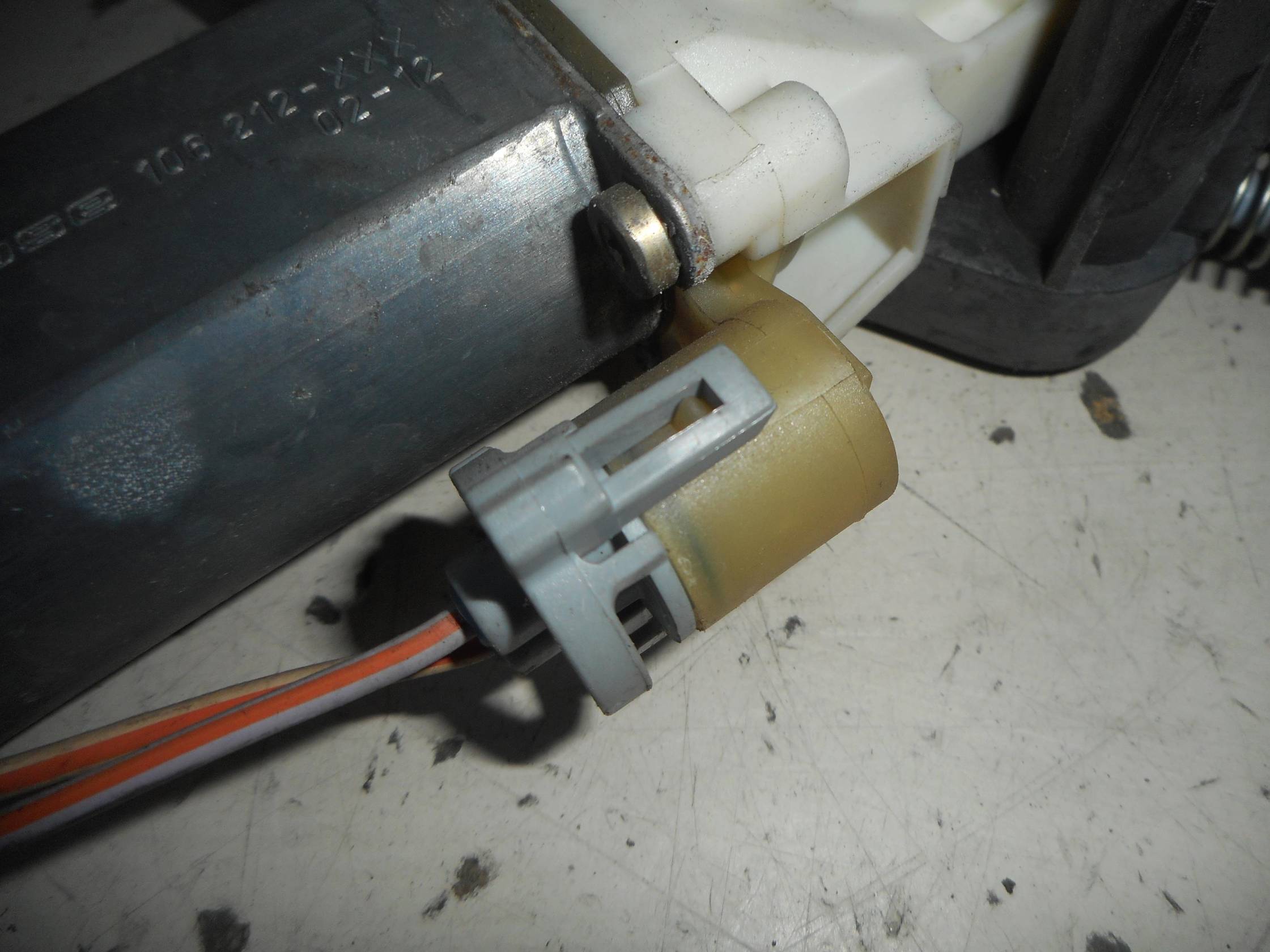 Alzacristallo elettr. porta ant. con motorino dx.